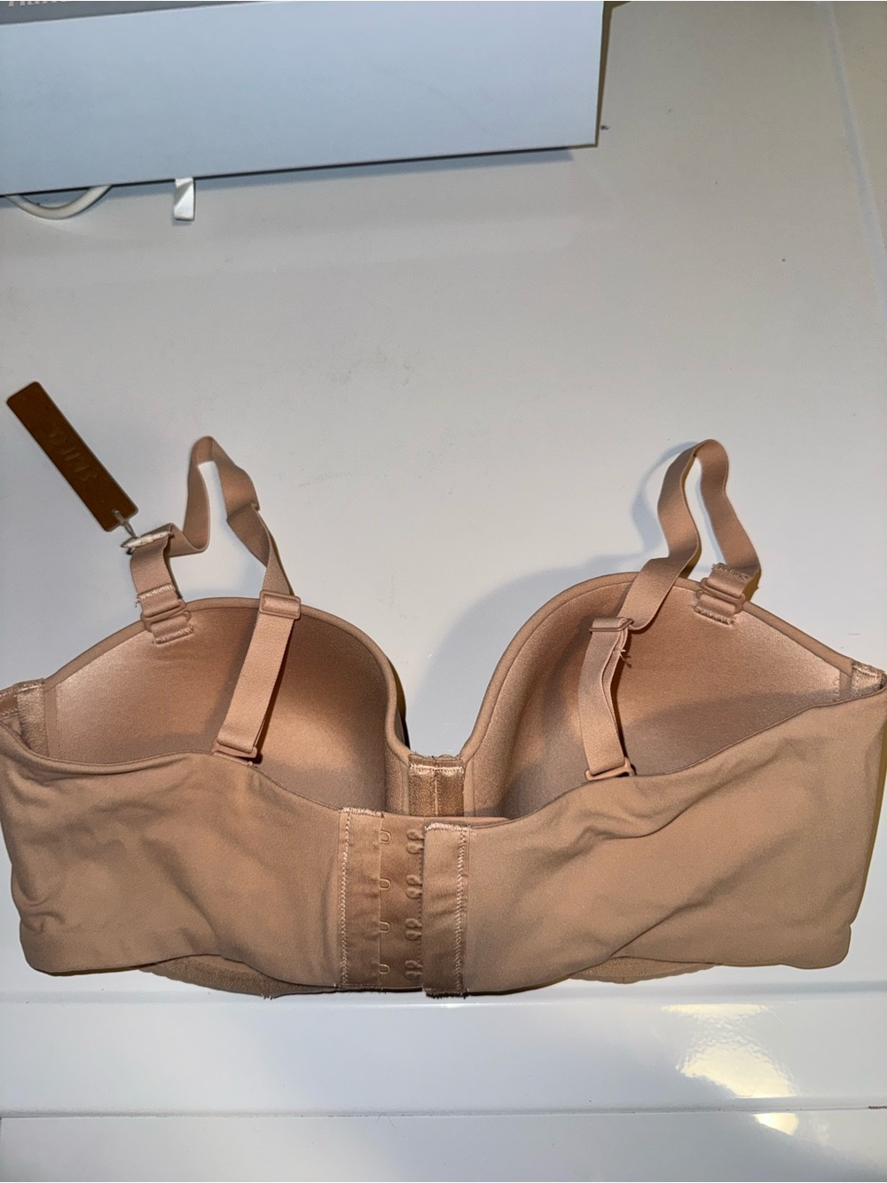 SKIMS Fits Everybody Strapless Bra - Picture 2 of 3